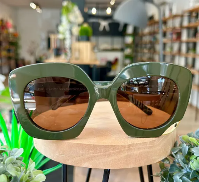 Chez votre opticien à Montauban, découvrez les nouvelles solaires : couleurs lumineuses, formes originales et confort parfait.