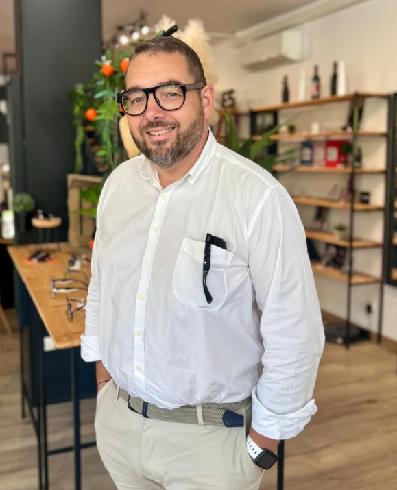 Monture noire tendance pour homme à Montauban – Un look affirmé chez Nouveau Regard