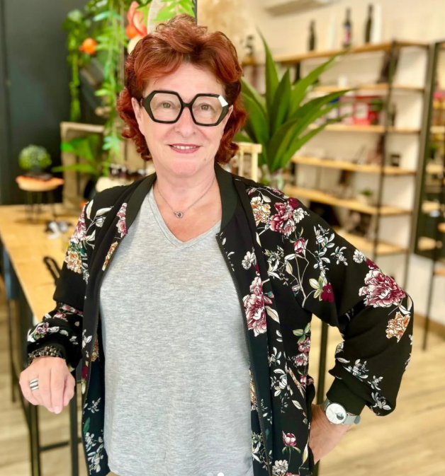 Sylvie mise sur le chic intemporel avec une monture noire élégante – Montauban