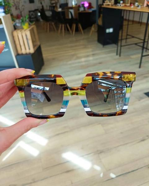 Vente de lunette de soleil  créateur italien avec couleur et peps à Montauban