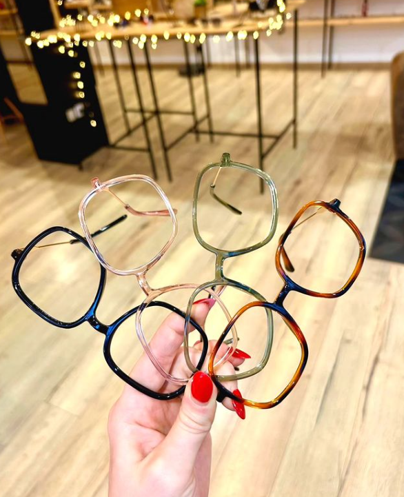 Découvrez des lunettes stylées à petits prix chez votre opticien à Montauban. Des montures élégantes pour tous les budgets, chez Nouveau Regard.