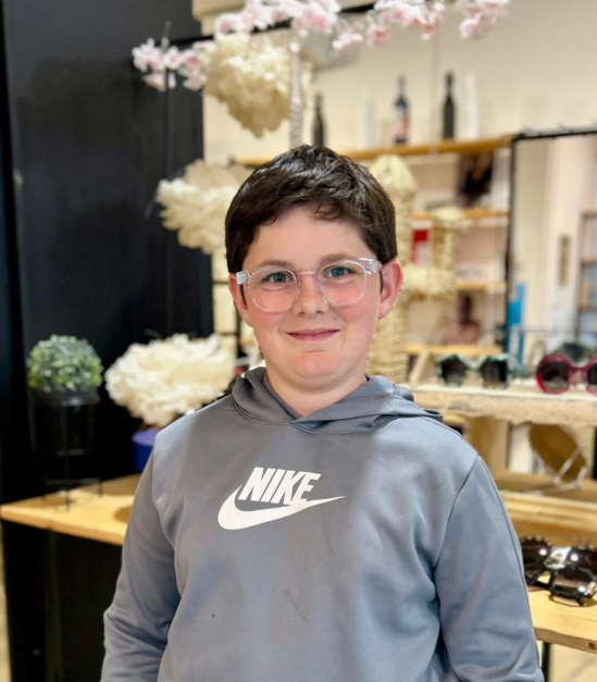 Opticien à Montauban : lunettes colorées et look affirmé pour enfants qui osent le style