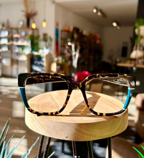 Paire de lunettes de vue élégante et adaptée à votre morphologie pour un confort optimal chez nouveau regard par Anne-Laure à Montauban